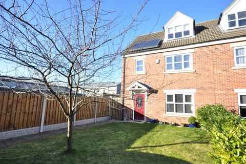 24 Chace Court, Thorne, Doncaster, DN8 4BW