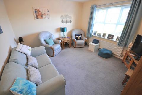 24 Chace Court, Thorne, Doncaster, DN8 4BW
