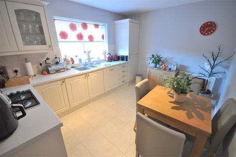 24 Chace Court, Thorne, Doncaster, DN8 4BW