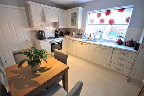 24 Chace Court, Thorne, Doncaster, DN8 4BW