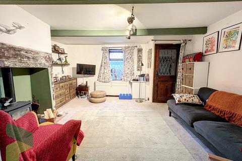 8 Dandy Row, Darwen, BB3 3BL