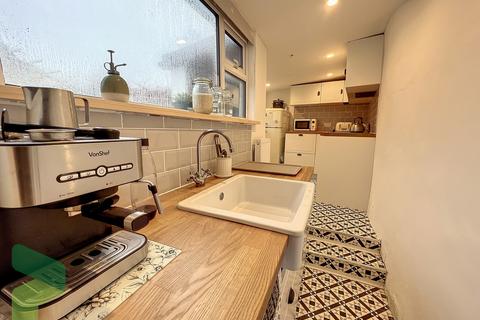 8 Dandy Row, Darwen, BB3 3BL