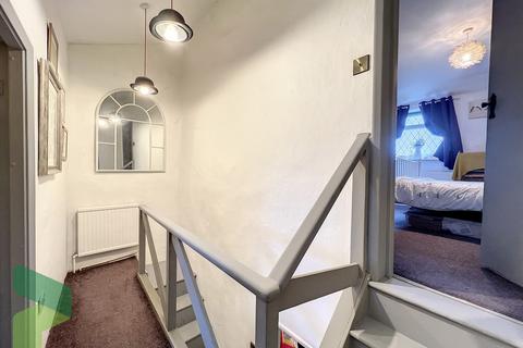 8 Dandy Row, Darwen, BB3 3BL