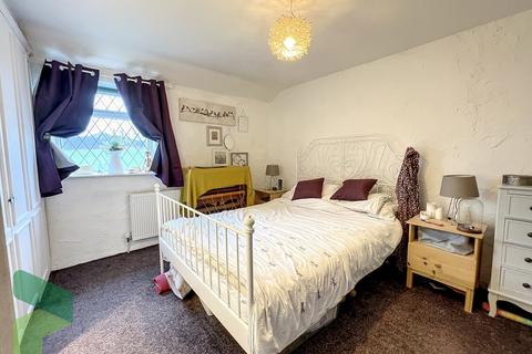 8 Dandy Row, Darwen, BB3 3BL