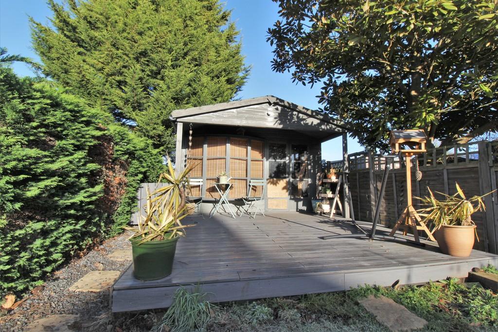 Hart Road, Byfleet 2 bed semidetached house £450,000