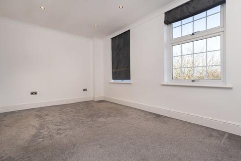 34 Albany Court, Epping, CM16 5ED