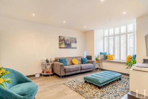 Honey Bee, 56b Chapel Lane, Great Blakenham, Ipswich, IP6 0JZ