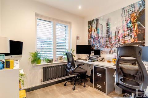 Honey Bee, 56b Chapel Lane, Great Blakenham, Ipswich, IP6 0JZ