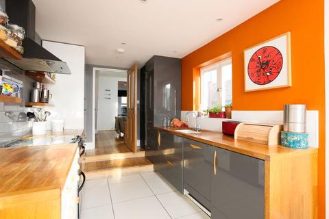 58 Raymend Road, Bristol, BS3 4QW