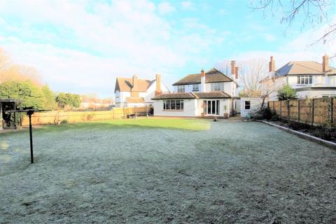 15 Fiddicroft Avenue, Banstead, SM7 3AD