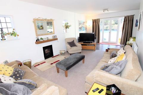 15 Fiddicroft Avenue, Banstead, SM7 3AD