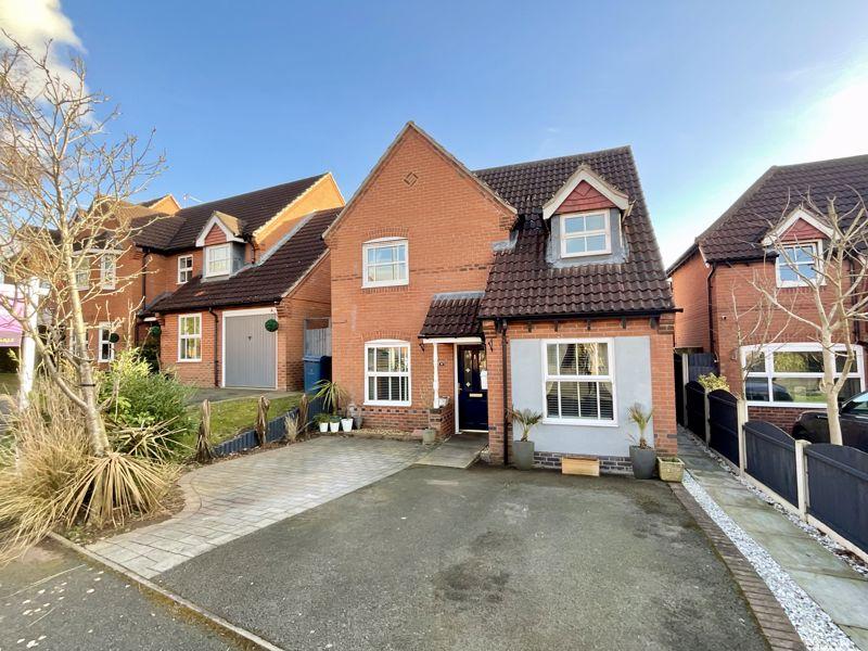 Navigation Loop, Stone 3 bed detached house £315,000