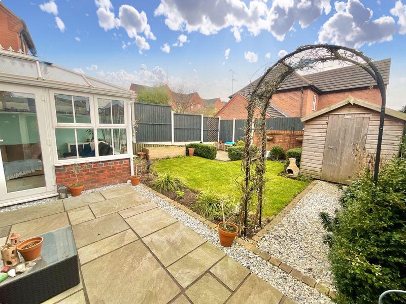 Navigation Loop, Stone 3 bed detached house £315,000