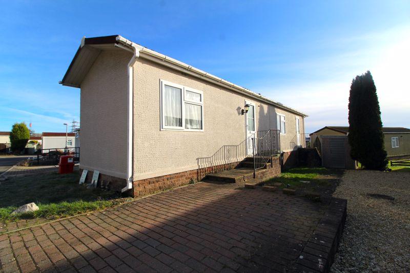 Woodlands Park, Almondsbury 2 bed park home for sale £139,995