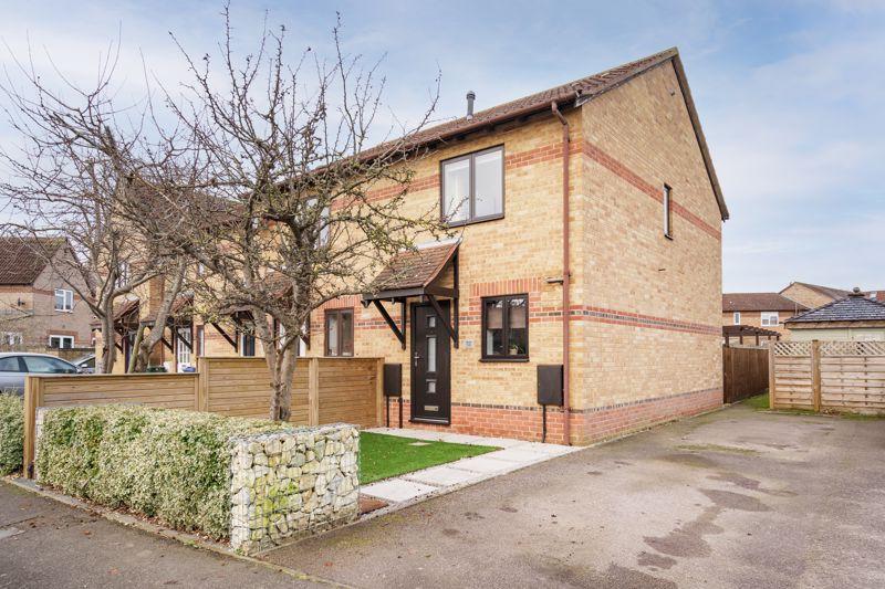 Spruce Drive, Bicester 2 bed end of terrace house £300,000