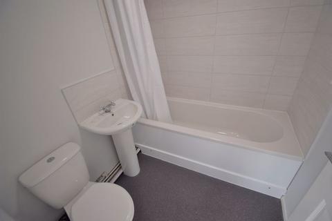 1 bedroom apartment to rent, Boundary Street, Leigh