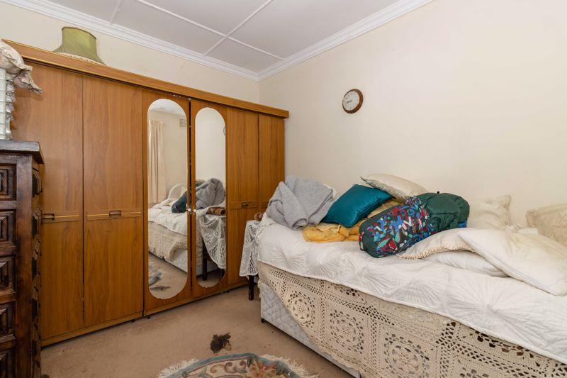 *GARDEN FLAT * Ardingly Drive, Worthing 2 bed apartment £240,000