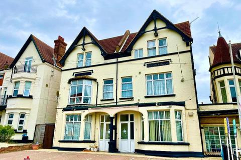 17 bedroom semi-detached house for sale, Grosvenor Road, Westcliff on Sea, Essex, SS0 8EN