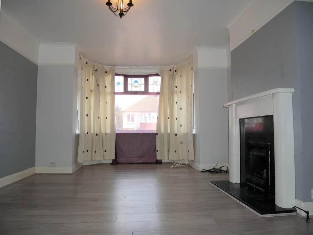 Elmfield, Twydall, Gillingham 5 bed semidetached house £1,650 pcm (£381 pw)