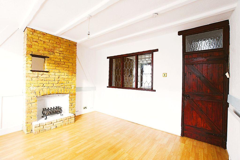 Alexandra Avenue, Gillingham ME7 2LP 3 bed terraced house £1,400 pcm