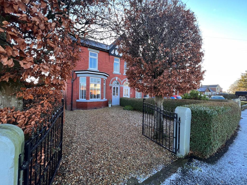 Chapel Lane, New Longton, Preston, PR4 3 bed semidetached house £399,950