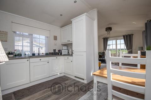 2 bedroom detached bungalow for sale - Gosfield Lake Park, Church Road, Gosfield, Halstead, CO9