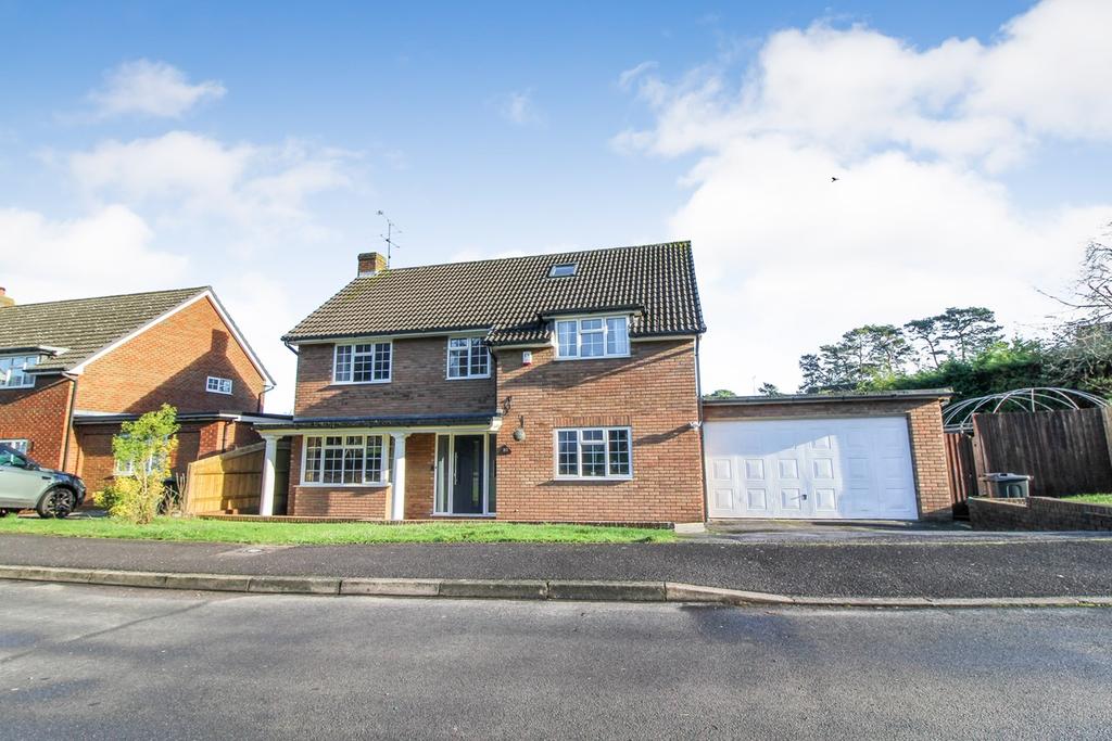 Fairway Avenue, Tilehurst, Reading, RG30 5 bed detached house £750,000