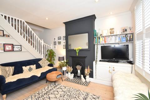 2 Springfield Lane, Weybridge, KT13 8AW