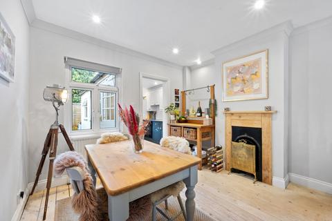 2 Springfield Lane, Weybridge, KT13 8AW
