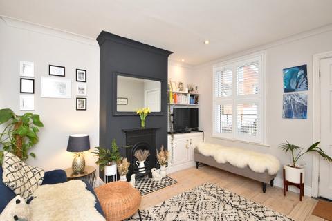 2 Springfield Lane, Weybridge, KT13 8AW