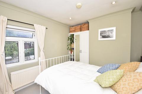 2 Springfield Lane, Weybridge, KT13 8AW