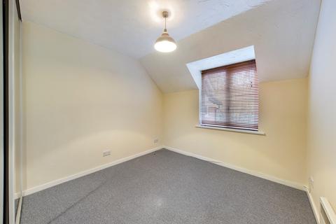 2 bedroom flat for sale - Redoubt Close, Hitchin, SG4