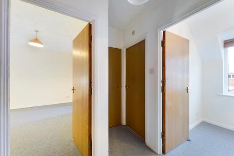 2 bedroom flat for sale - Redoubt Close, Hitchin, SG4