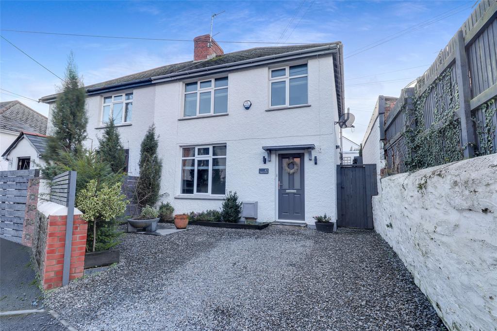 Cyprus Terrace, Barnstaple, EX32 3 bed semidetached house £260,000