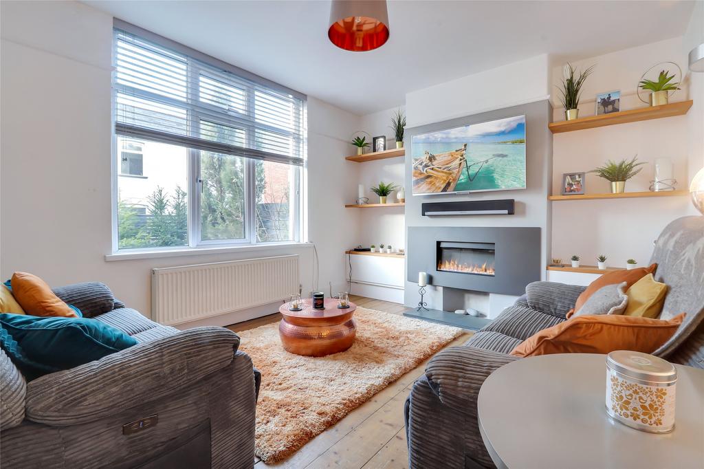 Cyprus Terrace, Barnstaple, EX32 3 bed semidetached house £260,000