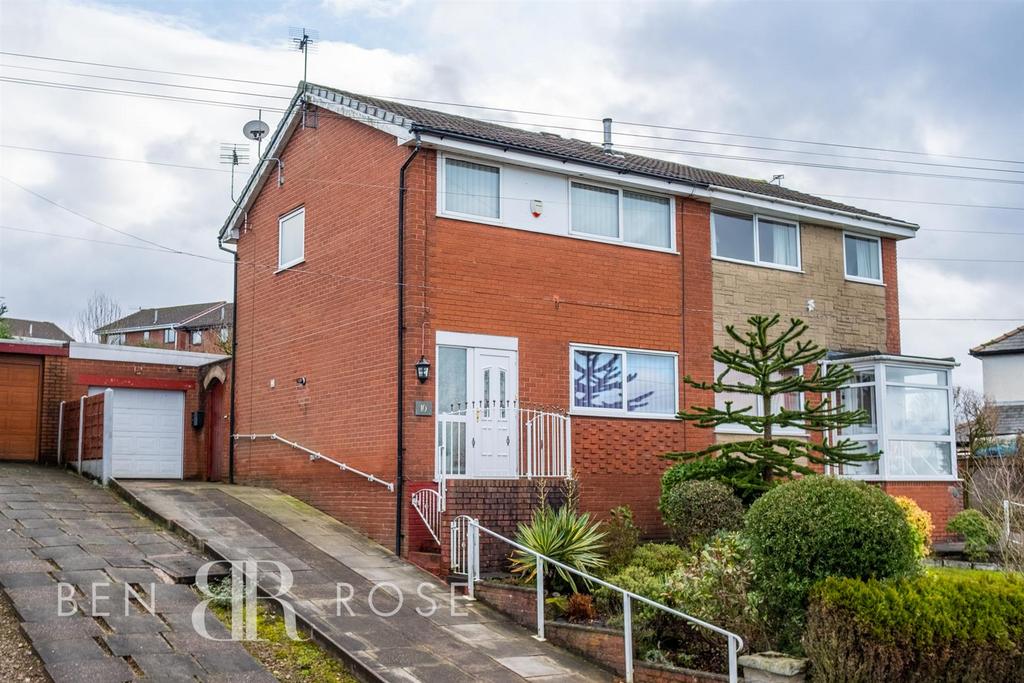 Guildford Avenue, Chorley 3 bed semidetached house £179,995