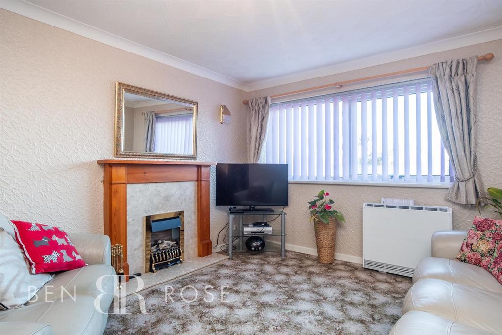 Guildford Avenue, Chorley 3 bed semidetached house £179,995