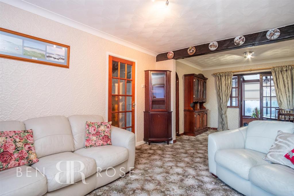 Guildford Avenue, Chorley 3 bed semidetached house £179,995
