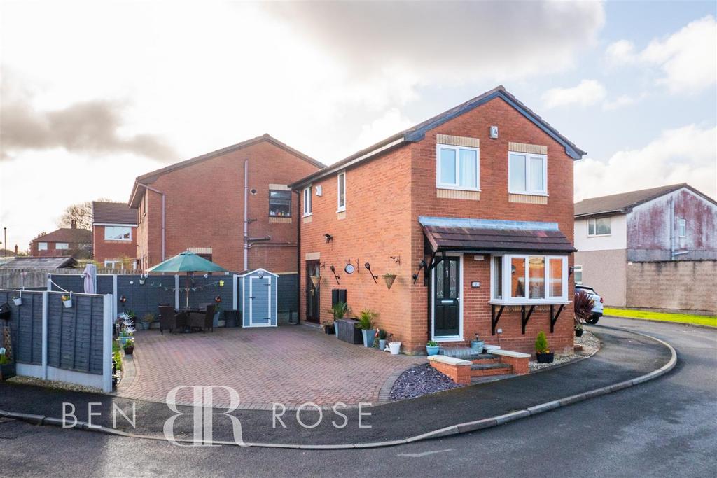 Lavender Grove, Chorley 3 bed detached house for sale £194,995