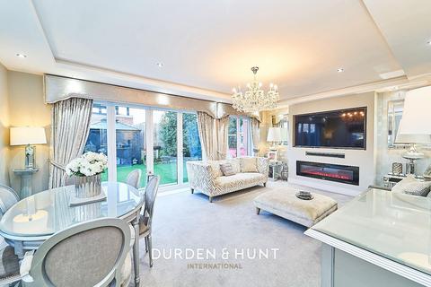 4 bedroom detached house for sale - Mount Pleasant Road, Chigwell, IG7