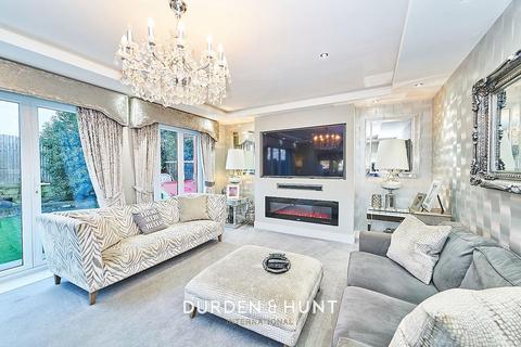 4 bedroom detached house for sale - Mount Pleasant Road, Chigwell, IG7
