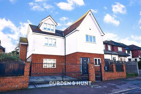 Mount Pleasant Road, Chigwell, IG7