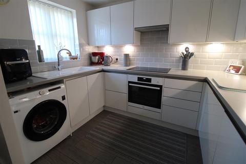 2 Acre Close, Daventry, NN11 0PF
