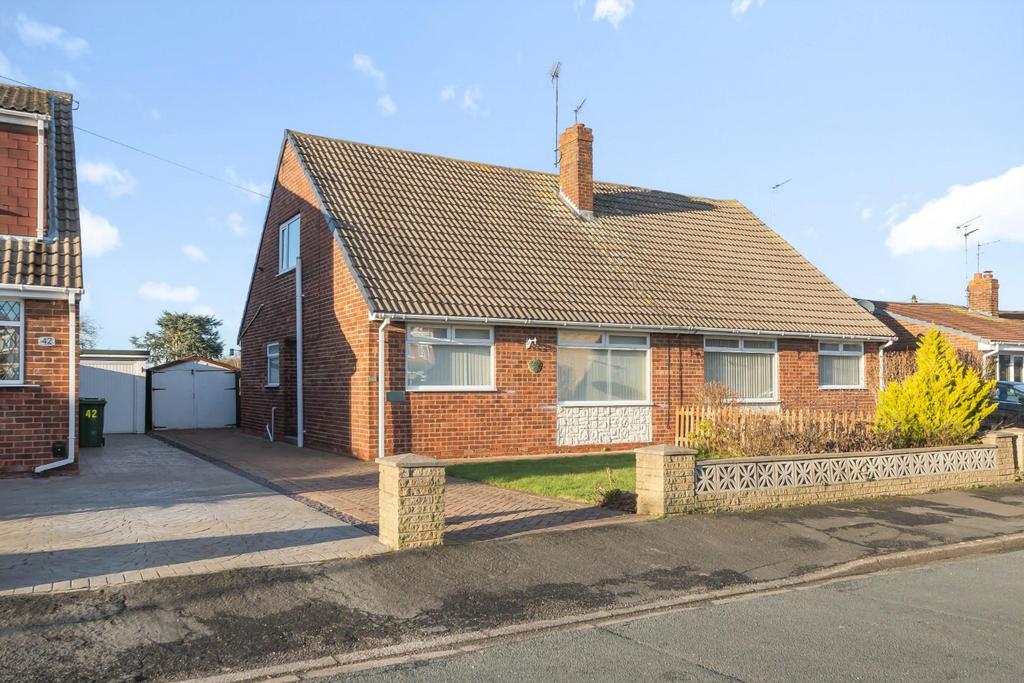 Chestnut Avenue, Beverley, HU17 9QU 3 bed semidetached bungalow for sale £185,000