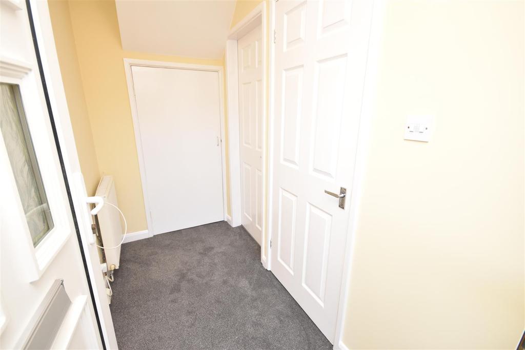 Darlington Crescent, Saughall, Chester 1 bed apartment £550 pcm (£127 pw)