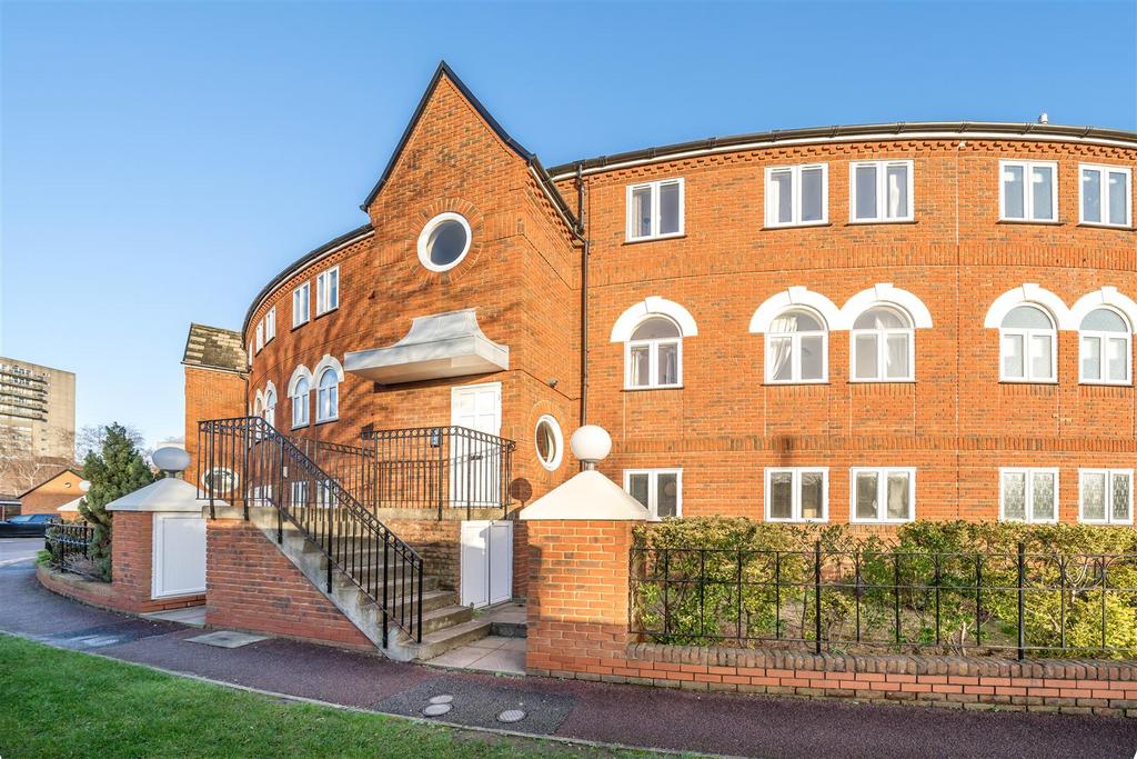 Duckmill Crescent, Chethams, Bedford 2 bed apartment £240,000