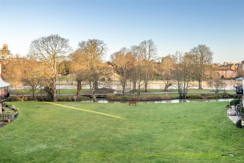 Duckmill Crescent, Chethams, Bedford 2 bed apartment £240,000