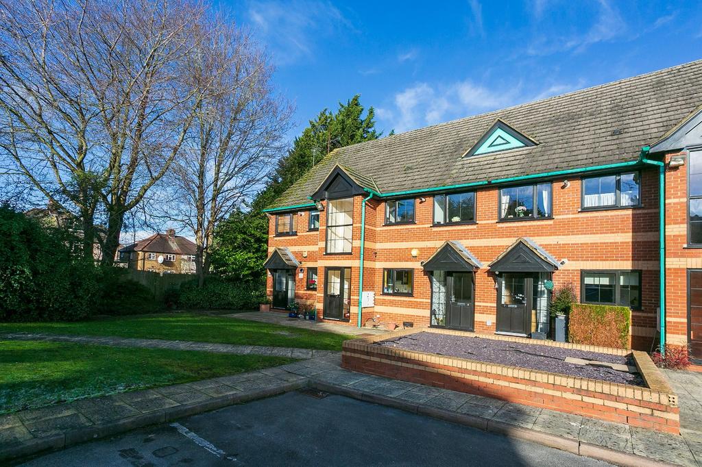 Northfield Gardens, Watford... 1 bed apartment £1,100 pcm (£254 pw)