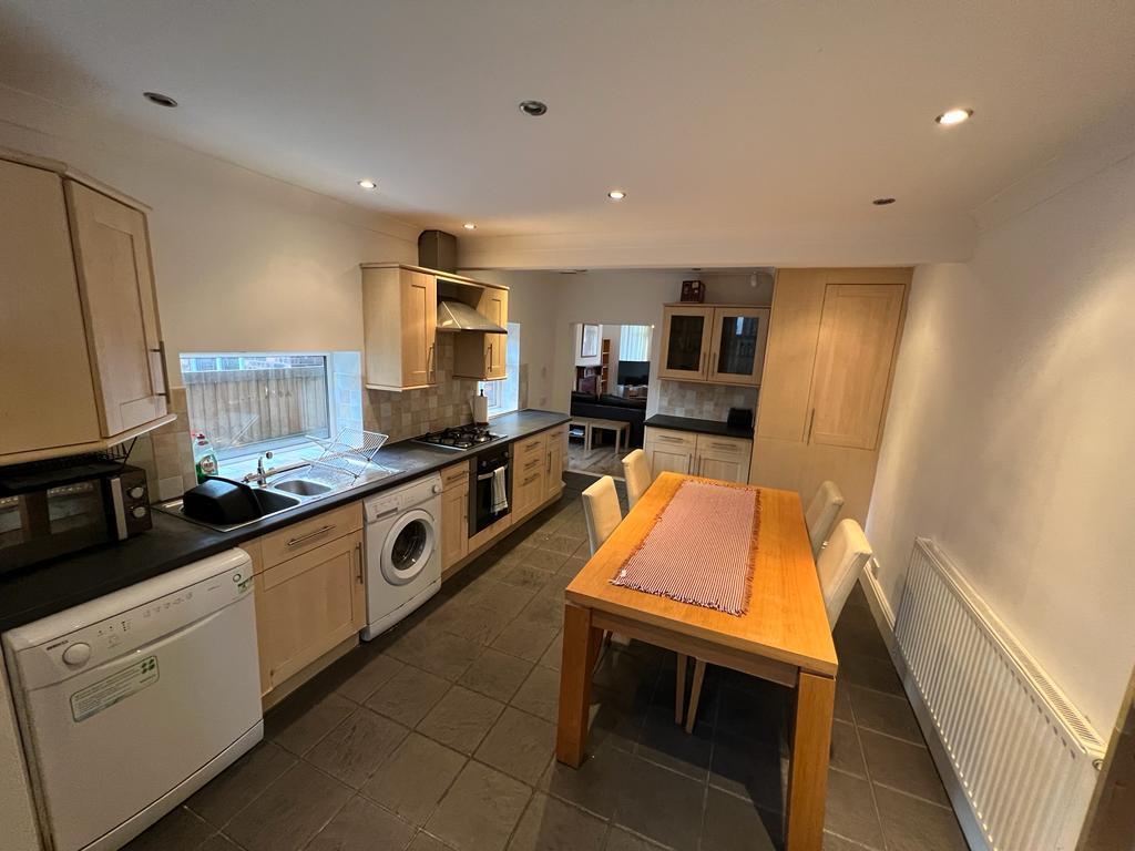 Cresswell Grove, West Didsbury... 4 bed house £2,400 pcm (£554 pw)