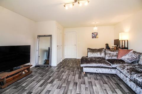 3 bedroom semi-detached house for sale - Aragon Way, Aylesbury